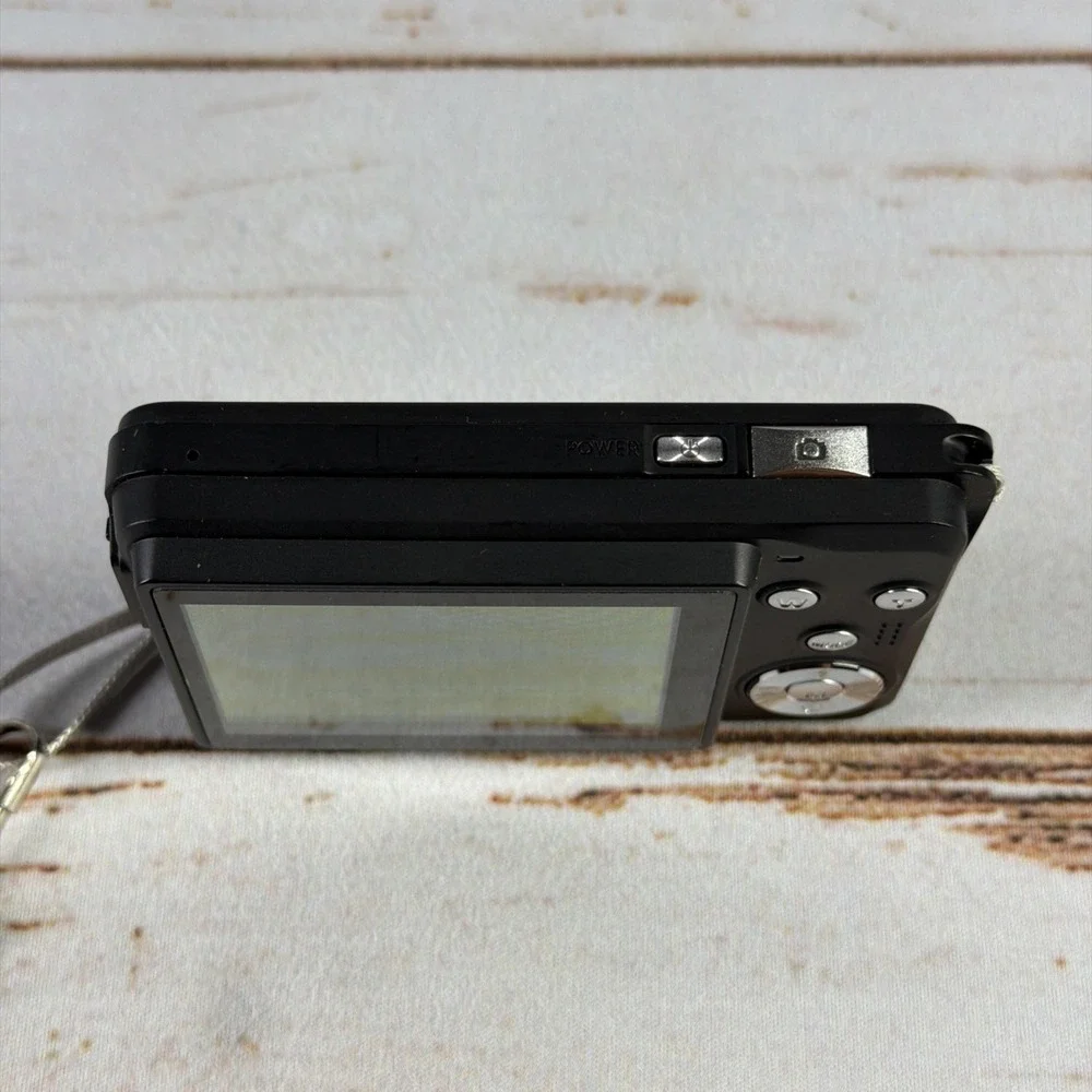 Qiilu Qiiluex1A6Gzfqk Digital Point & Shoot Camera w/ Battery Used